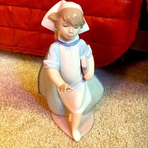 Lladro NURSE figure. Excellent condition.